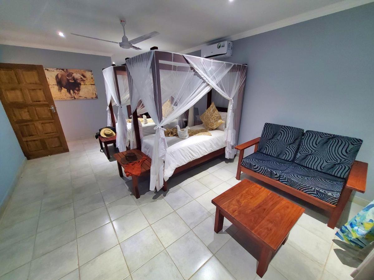 Tlou Safari Lodge Kasane Eksteriør bilde