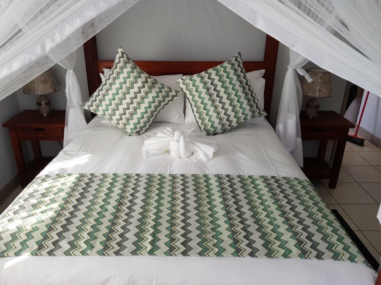 Tlou Safari Lodge Kasane Eksteriør bilde